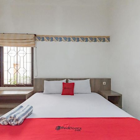 RedDoorz near Alun Alun Kota Sukabumi Hotel Bagian luar foto