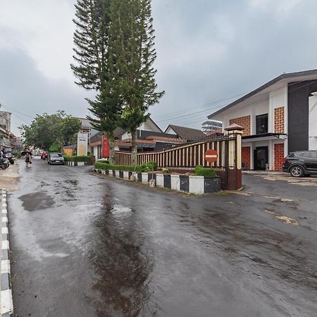 RedDoorz near Alun Alun Kota Sukabumi Hotel Bagian luar foto