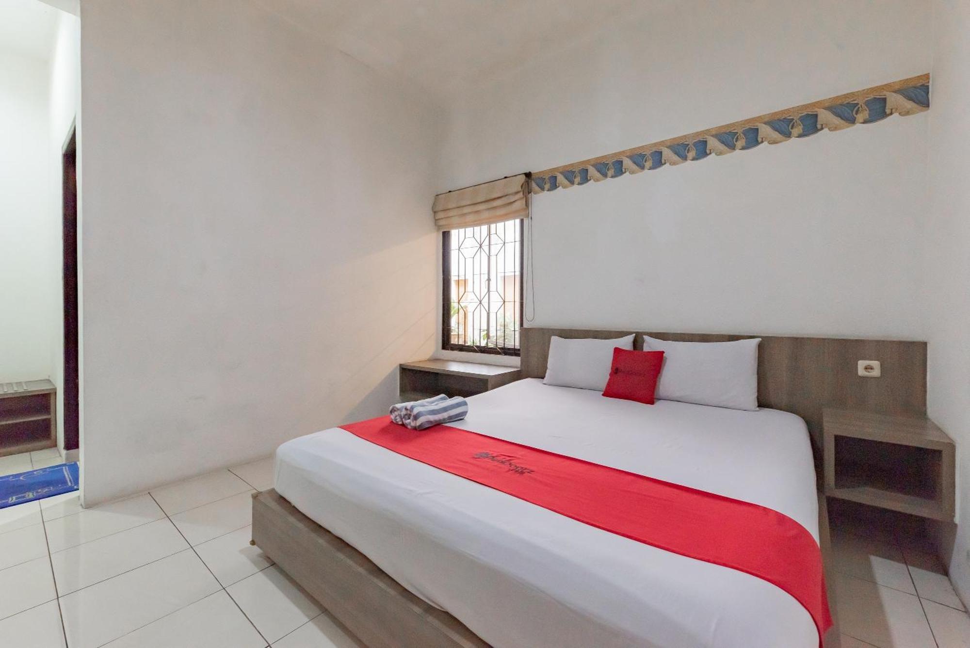 RedDoorz near Alun Alun Kota Sukabumi Hotel Bagian luar foto