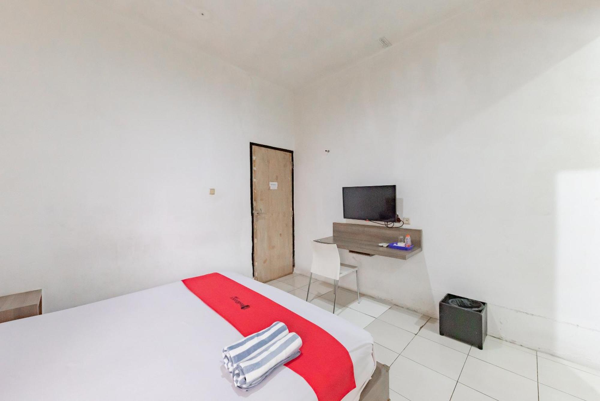 RedDoorz near Alun Alun Kota Sukabumi Hotel Bagian luar foto