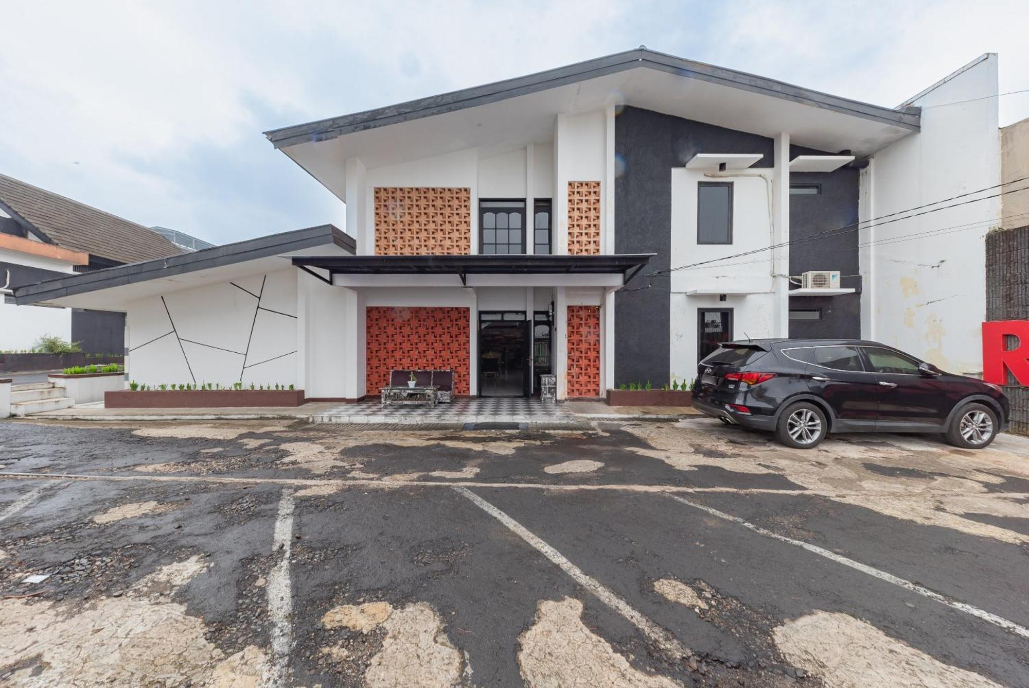 RedDoorz near Alun Alun Kota Sukabumi Hotel Bagian luar foto