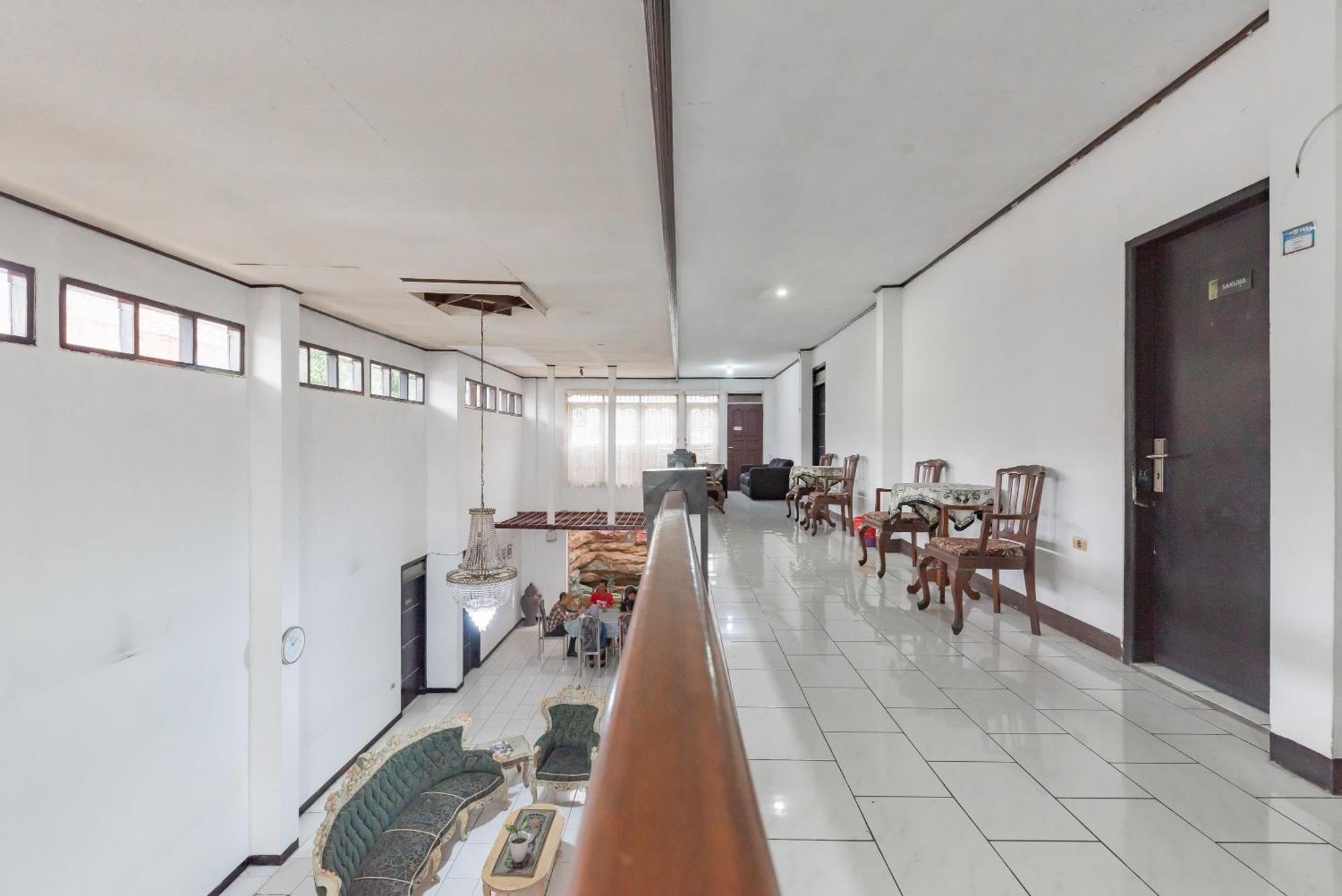 RedDoorz near Alun Alun Kota Sukabumi Hotel Bagian luar foto
