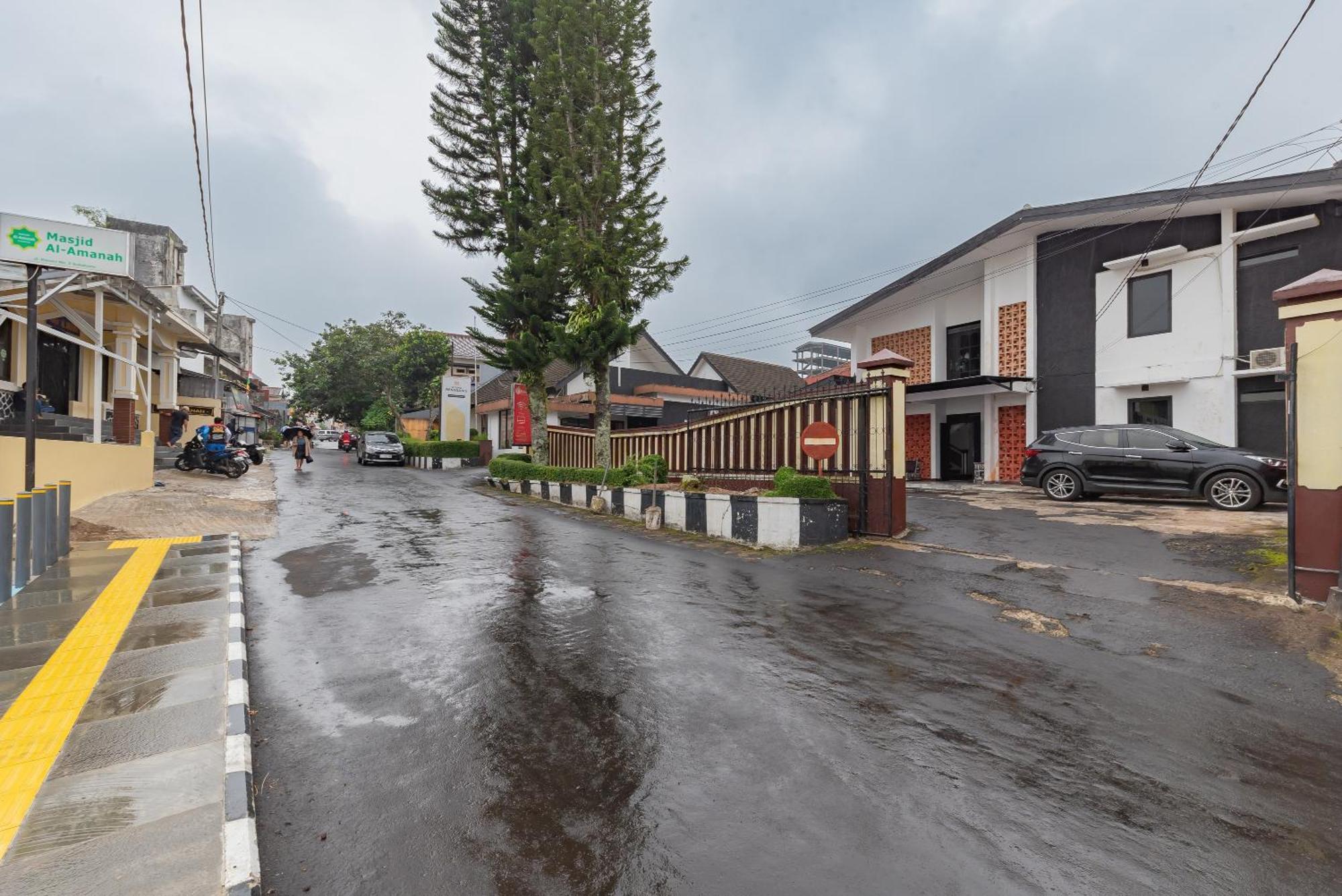 RedDoorz near Alun Alun Kota Sukabumi Hotel Bagian luar foto